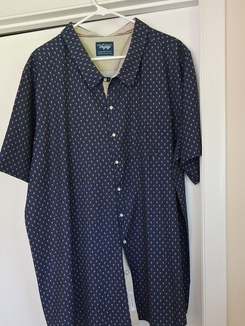 Voyage Craft Flow Navy Short-Sleeve Button-Down with Small Cream Motif